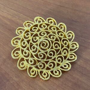 Vintage Intricate Gold Toned Swirl Brooch